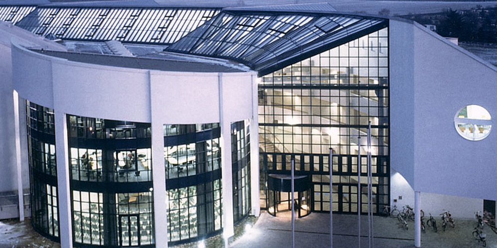 The building of Witten/Herdecke University by night 