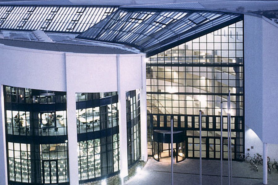 The building of Witten/Herdecke University by night 