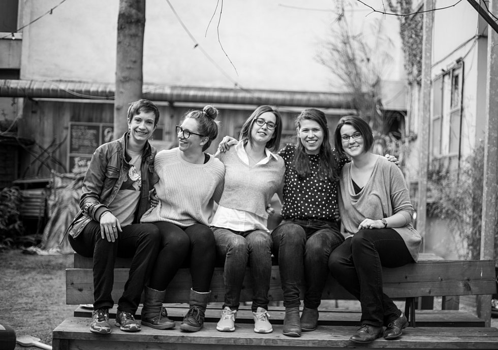 Group picture of 5 team members of the Conference 2017 sitting on a bench